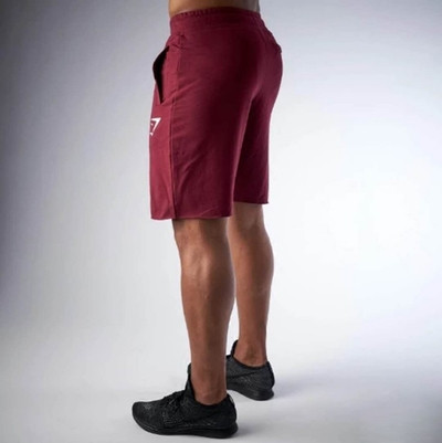 Ανδρικά σύντομα σπορ σορτς σε διάφορα χρώματα με κεντήματα