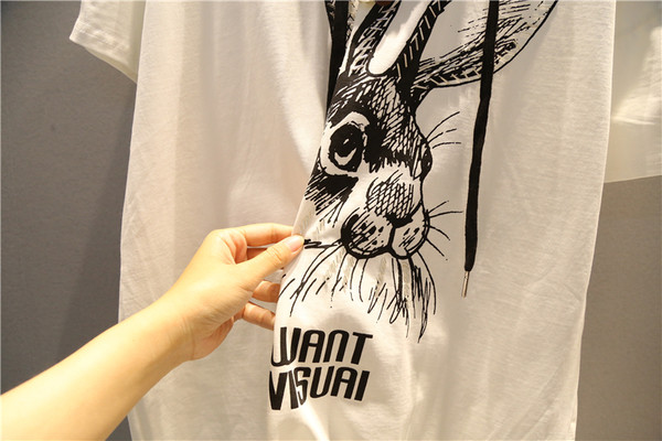 Tunica de dama marimea MAXI cu gluga si aplicatie in alb si negru