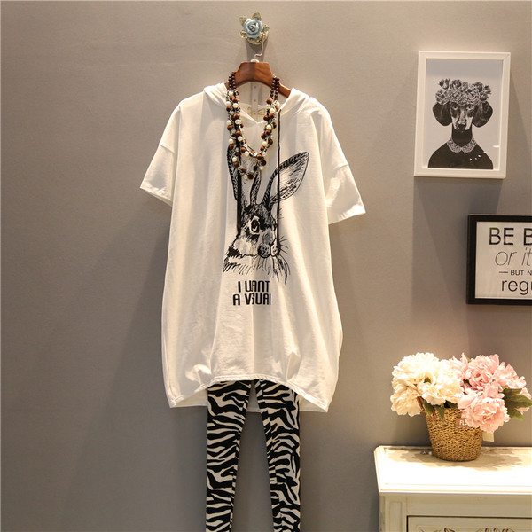 Tunica de dama marimea MAXI cu gluga si aplicatie in alb si negru