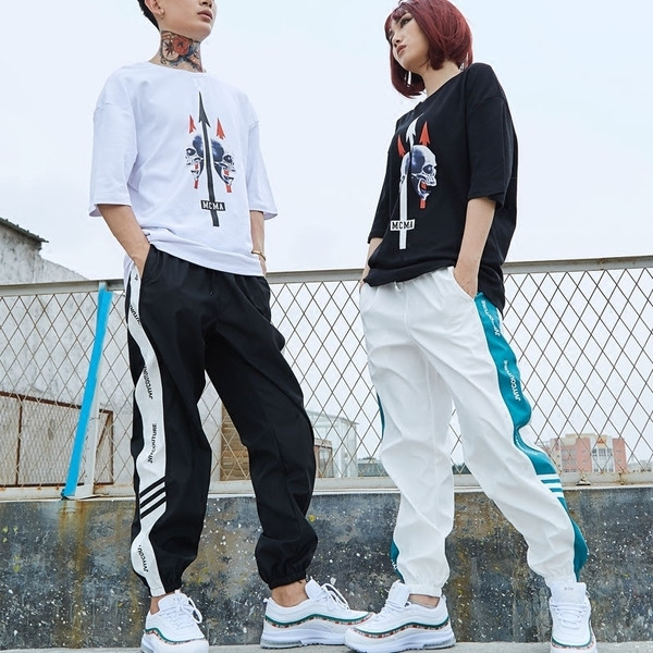 Анцуг широк модел за мъже и жени в три цвята с цветен кант