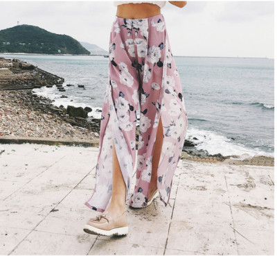 Плажен дамски панталон във флорален мотив 