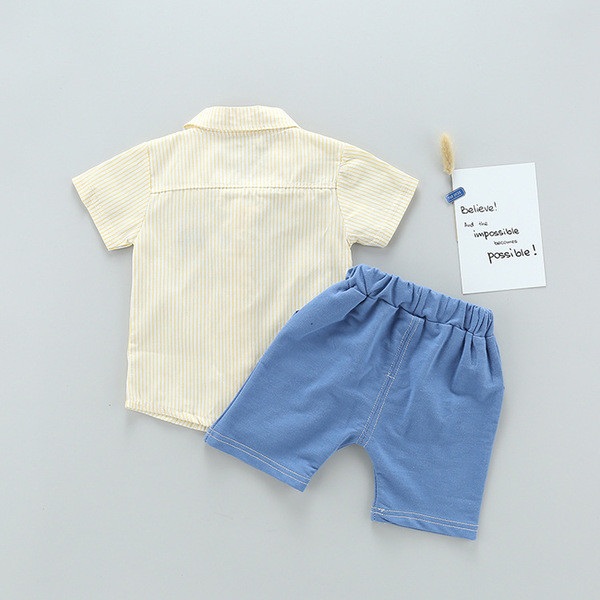 Παιδική φόρμα για αγόρια δύο τεμαχίων - πουκάμισο με κοντό μανίκι και παντελόνι σε τρία χρώματα