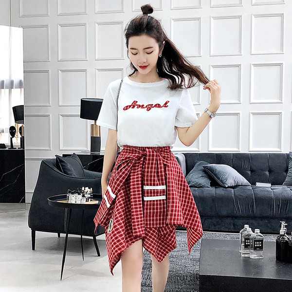 Set dama din doua parti - fusta in carouri si tricou cu maneci scurte in trei culori