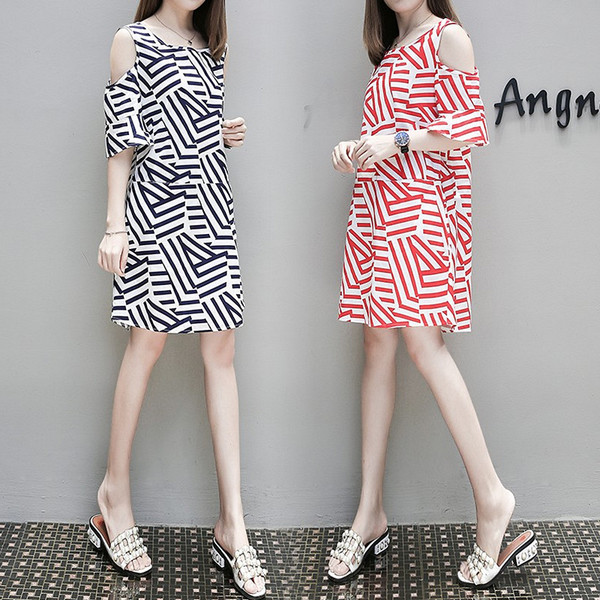 Rochie alb-negru cu gaura in maneca in doua culori