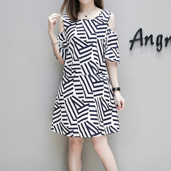 Rochie alb-negru cu gaura in maneca in doua culori