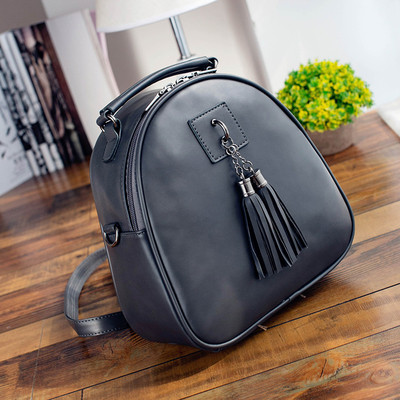 Μικρό γυναικείο σακίδιο με ρυθμιζόμενους ιμάντες ώμου