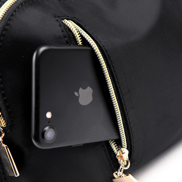 Rucsac de dama de culoare neagra si curele din piele ecologica