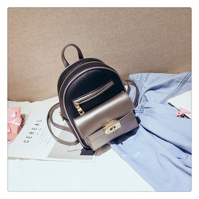 Γυναικείο σακίδιο σε διάφορα χρώματα με μεταλλικά στοιχεία