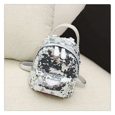 Γυναικείο σύγχρονο μικρό σακίδιο με πούλιες και οικολογικά δερμάτινα στοιχεία