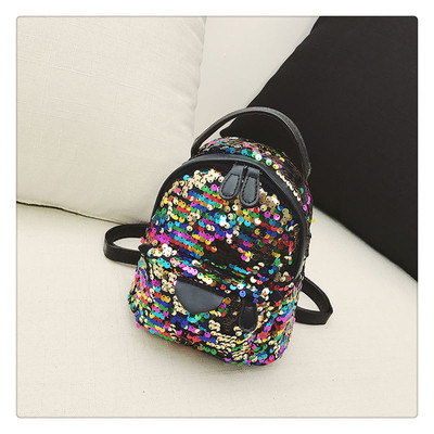 Γυναικείο σύγχρονο μικρό σακίδιο με πούλιες και οικολογικά δερμάτινα στοιχεία