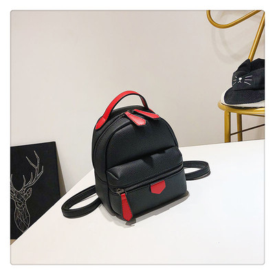 Μικρό δερμάτινο σακίδιο με λεπτούς ιμάντες