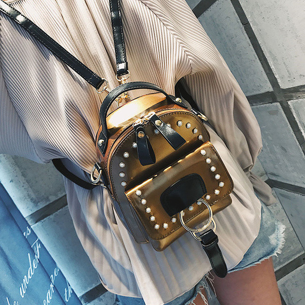 Női modern ökobőr hátizsák seprű díszítéssel