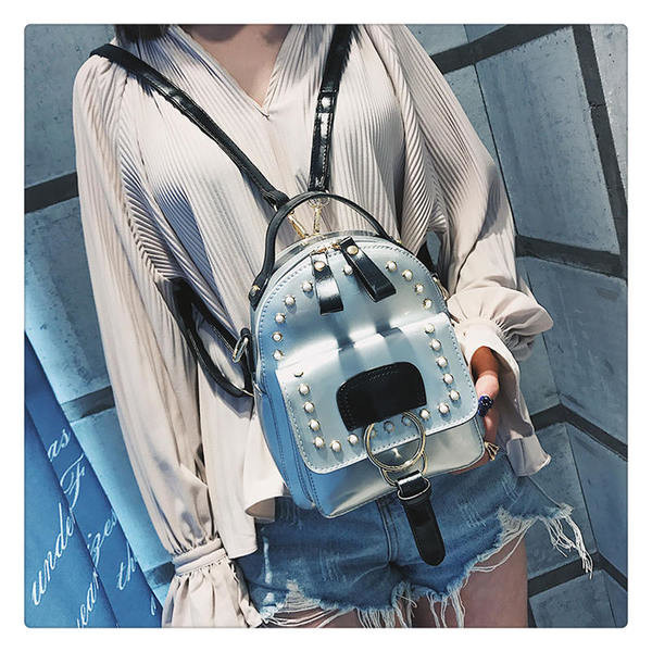 Női modern ökobőr hátizsák seprű díszítéssel