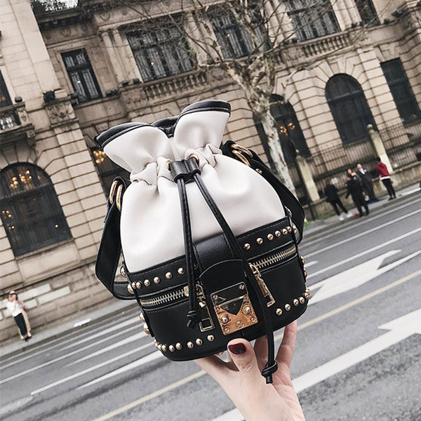 Geanta mica de dama in mai multe culori cu elemente din piele ecologica si nituri metalice