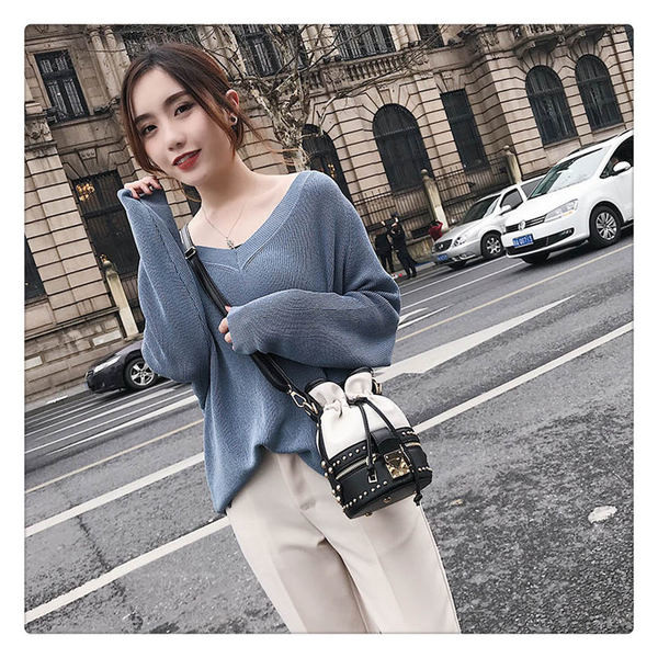 Geanta mica de dama in mai multe culori cu elemente din piele ecologica si nituri metalice