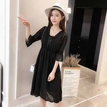 Κομψό γυναικείο φόρεμα με ντεκολτέ σε σχήμα V σε μαύρο και άσπρο