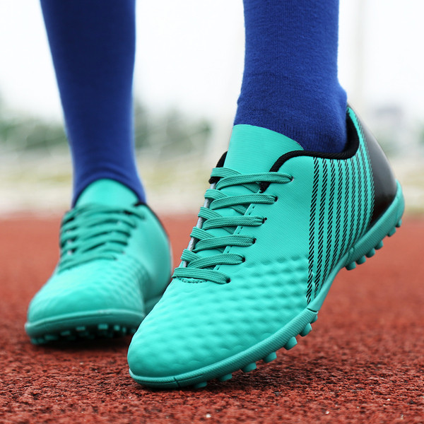 Ποδόσφαιρικά ανδρικά υποδήματα σε διαφορετικά χρώματα