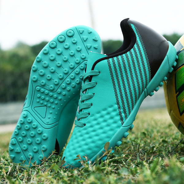 Ποδόσφαιρικά ανδρικά υποδήματα σε διαφορετικά χρώματα