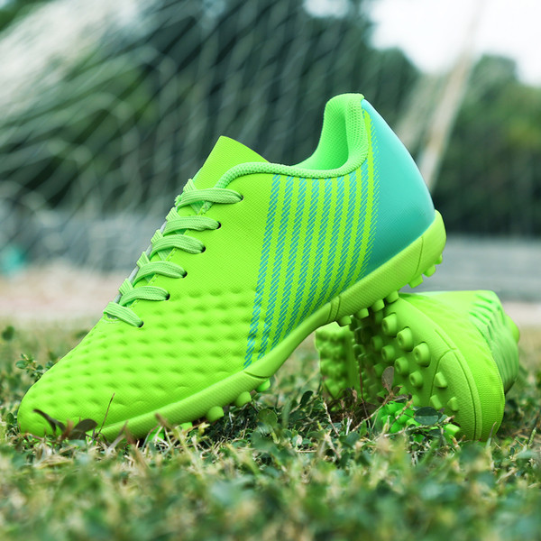 Ποδόσφαιρικά ανδρικά υποδήματα σε διαφορετικά χρώματα