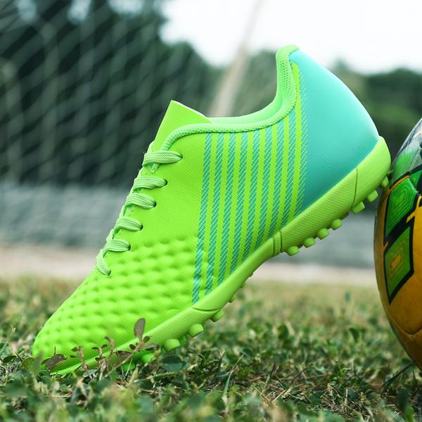 Ποδόσφαιρικά ανδρικά υποδήματα σε διαφορετικά χρώματα