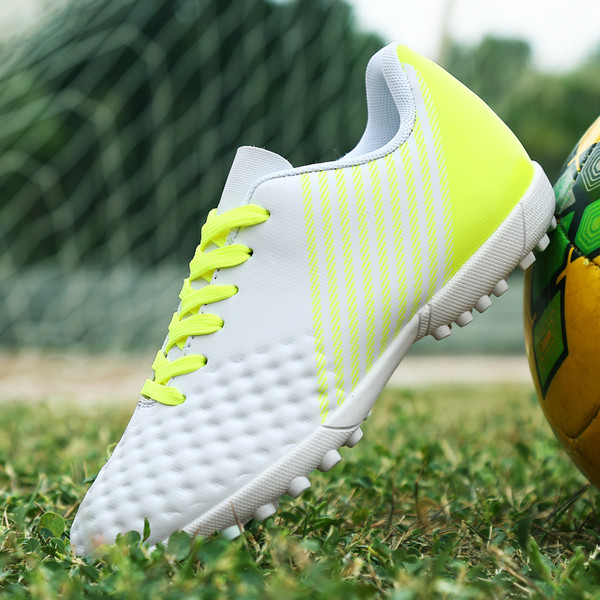 Ποδόσφαιρικά ανδρικά υποδήματα σε διαφορετικά χρώματα