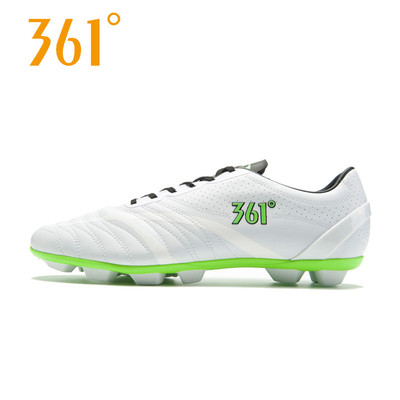 Ανδρικέά παπούτσια ποδοσφαίρου σε διαφορετικά χρώματα