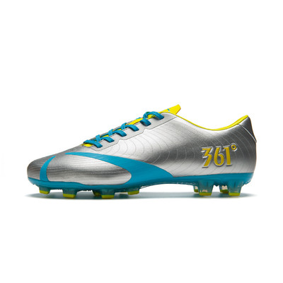 Ανδρικέά παπούτσια ποδοσφαίρου σε διαφορετικά χρώματα