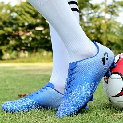 Παπούτσια  ποδοσφαίρου  σε διάφορα χρώματα με μοτίβο κατάλληλο για άνδρες και γυναίκες