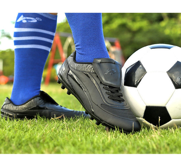 Παπούτσια  ποδοσφαίρου  σπορ σε μαύρο χρώμα