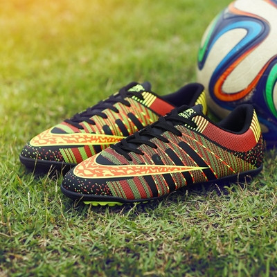 Υποδήματα ποδοσφαίρου σε διάφορα χρώματα με εκτύπωση