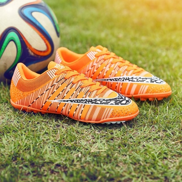Υποδήματα ποδοσφαίρου σε διάφορα χρώματα με εκτύπωση