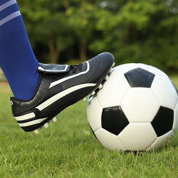 Légáteresztő férfi focigombok