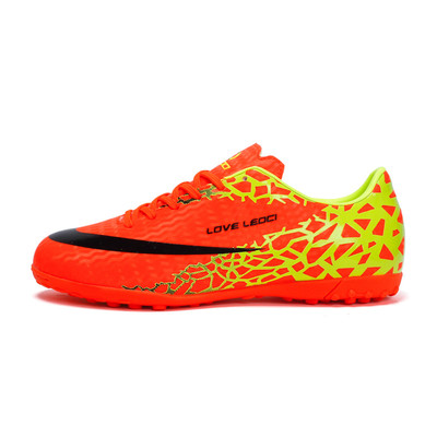 Ποδόσφαιρο καλοκαιρινά παπούτσια σε διάφορα χρώματα με εκτύπωση