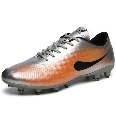 Παπούτσια ποδοσφαίρου σε διάφορα χρώματα