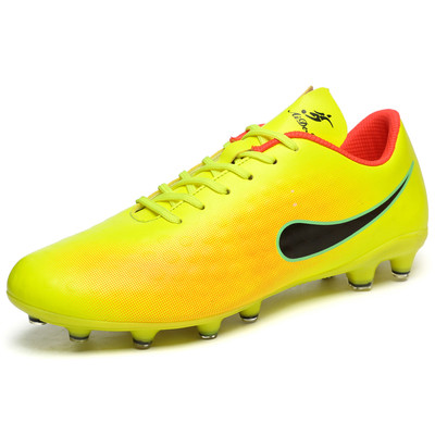 Παπούτσια ποδοσφαίρου σε διάφορα χρώματα