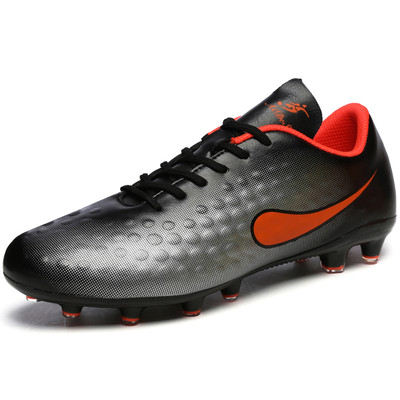 Παπούτσια ποδοσφαίρου σε διάφορα χρώματα