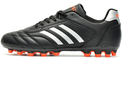 Леки и удобни футболни бутонки за мъже в няколко цвята