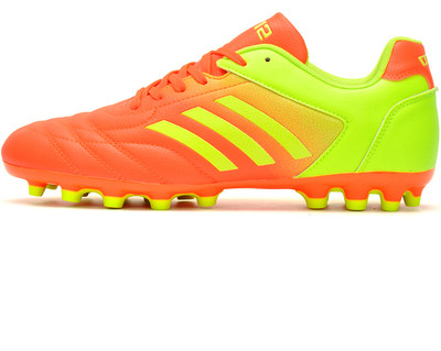 Леки и удобни футболни бутонки за мъже в няколко цвята