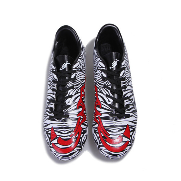 Παπούτσια χρώματος ποδοσφαίρου με εκτύπωση σε δύο σχέδια