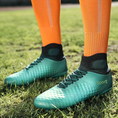 Άνετα ποδοσφαιρικά παπούτσια σε τρία χρώματα
