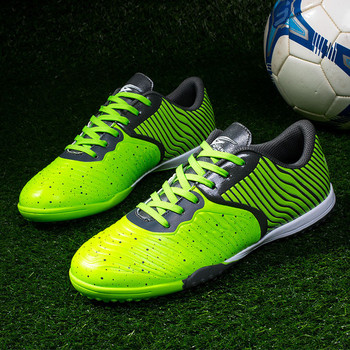 Παπούτσια ποδοσφαίρου για παιδιά και ηλικιωμένους σε τρία χρώματα