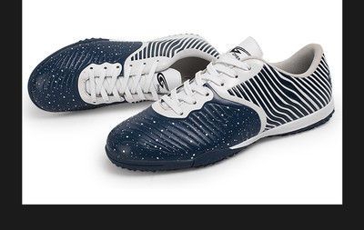 Παπούτσια ποδοσφαίρου για παιδιά και ηλικιωμένους σε τρία χρώματα