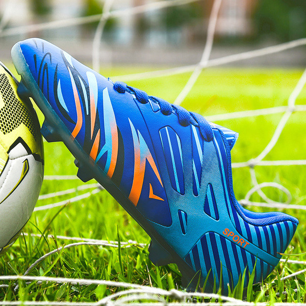 Παπούτσια  ποδοσφαίρου αναπνεύσιμα για παιδιά και ενήλικες σε τρία χρώματα