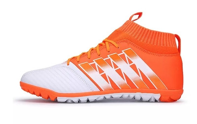 Παπούτσια ποδοσφαίρου για παιδιά και ενήλικες σε τρία χρώματα