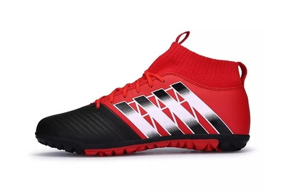 Παπούτσια ποδοσφαίρου για παιδιά και ενήλικες σε τρία χρώματα