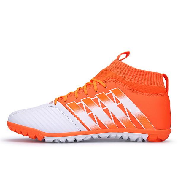 Παπούτσια ποδοσφαίρου για παιδιά και ενήλικες σε τρία χρώματα