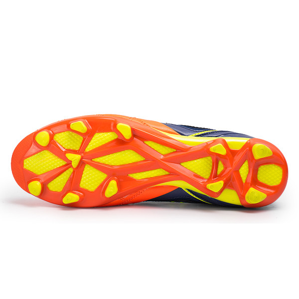 Τρία χρώματα  παπούτσια ποδοσφαίρου για παιδιά και ενήλικες