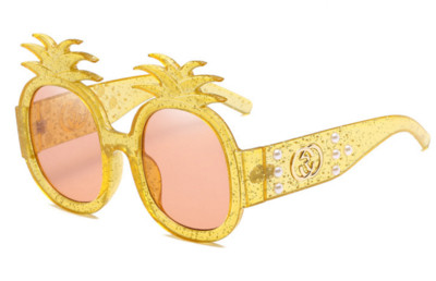 Μοντέρνα γυναικεία γυαλιάς με διακόσμηση και φαρδιά πλαίσια σε διάφορα χρώματα