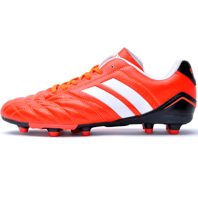 Ανδρικά παπούτσια ποδοσφαίρου σε διαφορετικά χρώματα