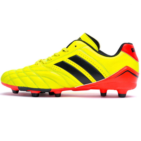 Ανδρικά παπούτσια ποδοσφαίρου σε διαφορετικά χρώματα